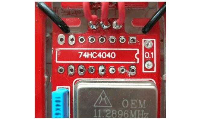 使用热风枪吹双面PCB上IC引脚孔后的效果