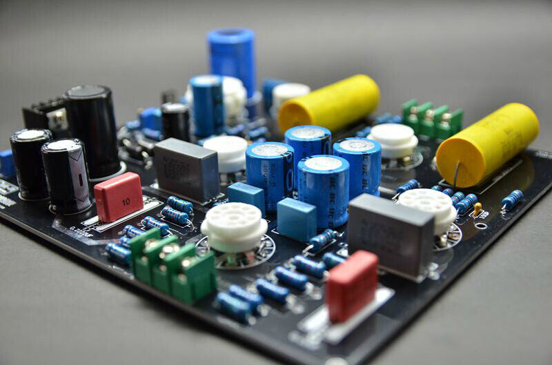 PCB电路板上的电子元器件
