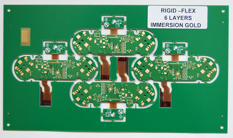 刚柔结合 PCB 在制造后仍在面板中